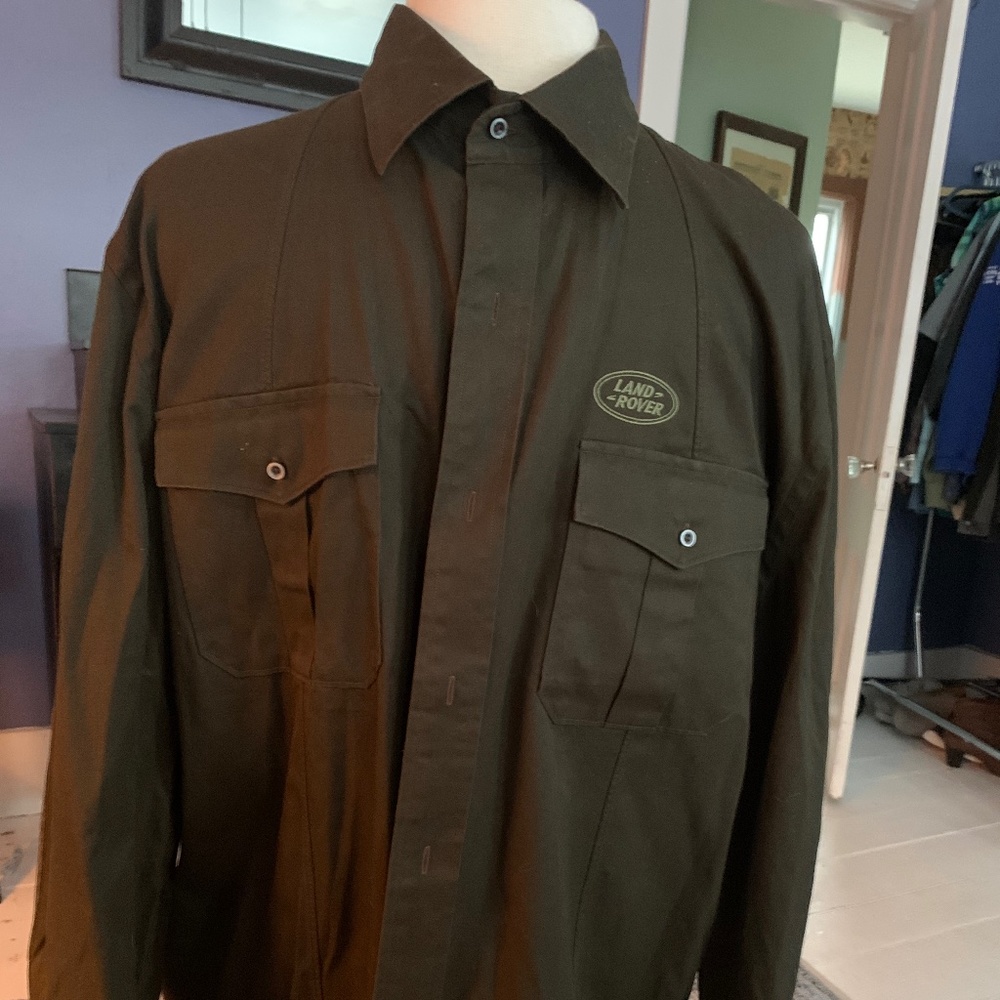 Mens Victorinox olive green button down long sleeve shirt with Land Rover badge